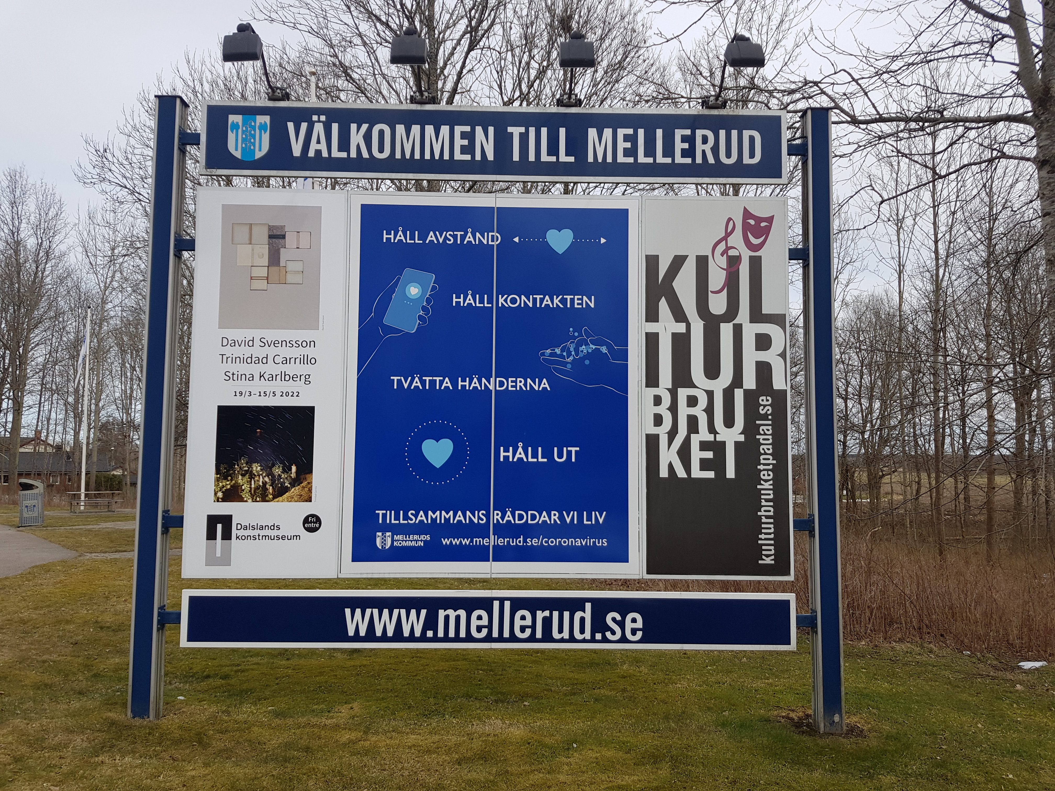Bild med infartsskylt
